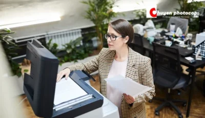 Đặt bản gốc trên mặt kính để chuẩn bị scan