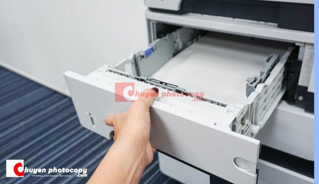 Kiểm tra và cài đặt khay giấy